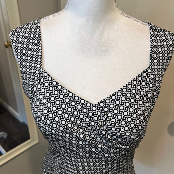 WHBM Black & White layered front Geometric Sleeveless Lined Top, Size Medium - Picture 2 of 15